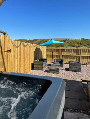 Bankhead with 7 Seater Hot Tub Aberdeenshire
